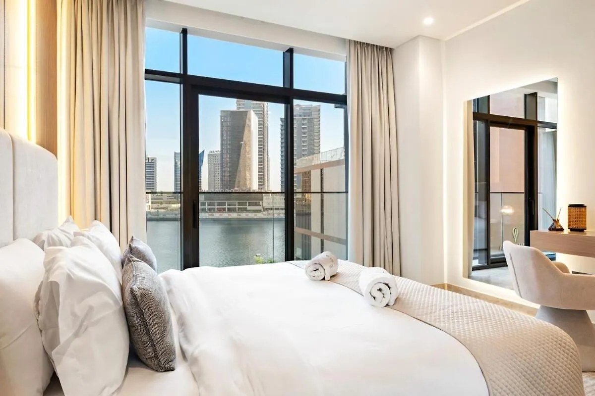 First Class 2Br Elegant Canal View Retreat Dubai United Arab Emirates