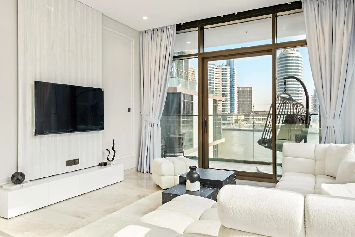 First Class 2Br Elegant Canal View Retreat Dubai United Arab Emirates