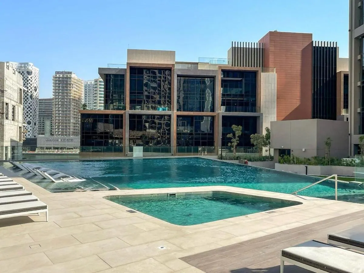First Class 2Br Elegant Canal View Retreat Dubai United Arab Emirates