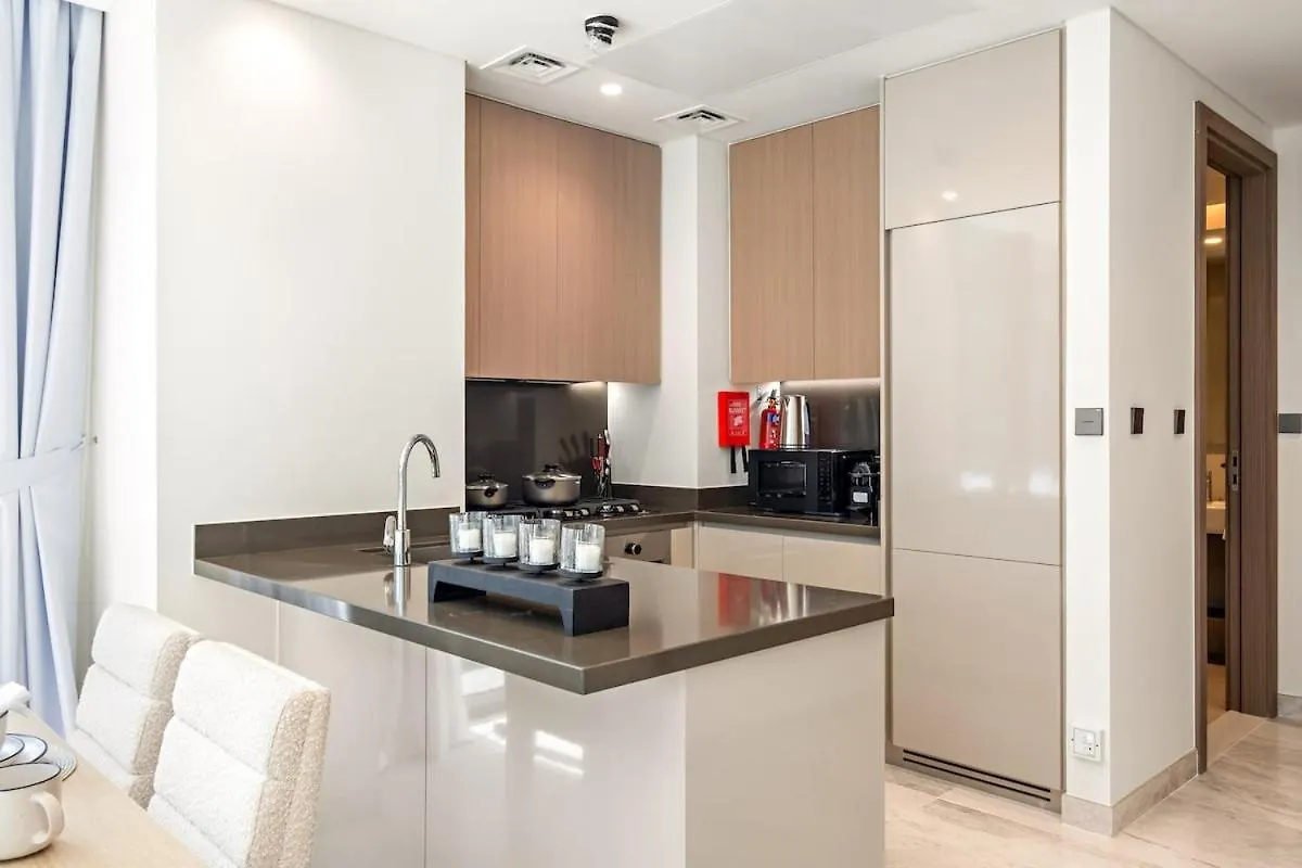 Apartment First Class 2Br Elegant Canal View Retreat Dubai