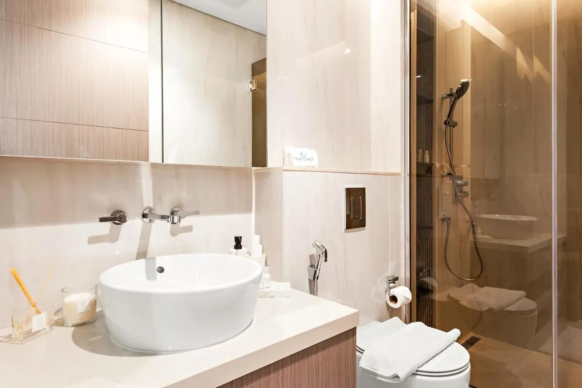 First Class 2Br Elegant Canal View Retreat Dubai United Arab Emirates