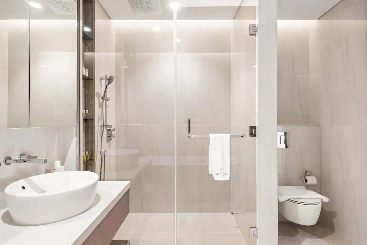 First Class 2Br Elegant Canal View Retreat Dubai